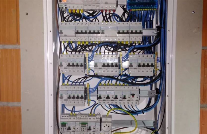 Instalacje elektryczne - montaż i serwis, Topik Usługi elektryczne Konrad Topolewski, Warszawa